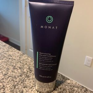 Restructuring hair care Monat
